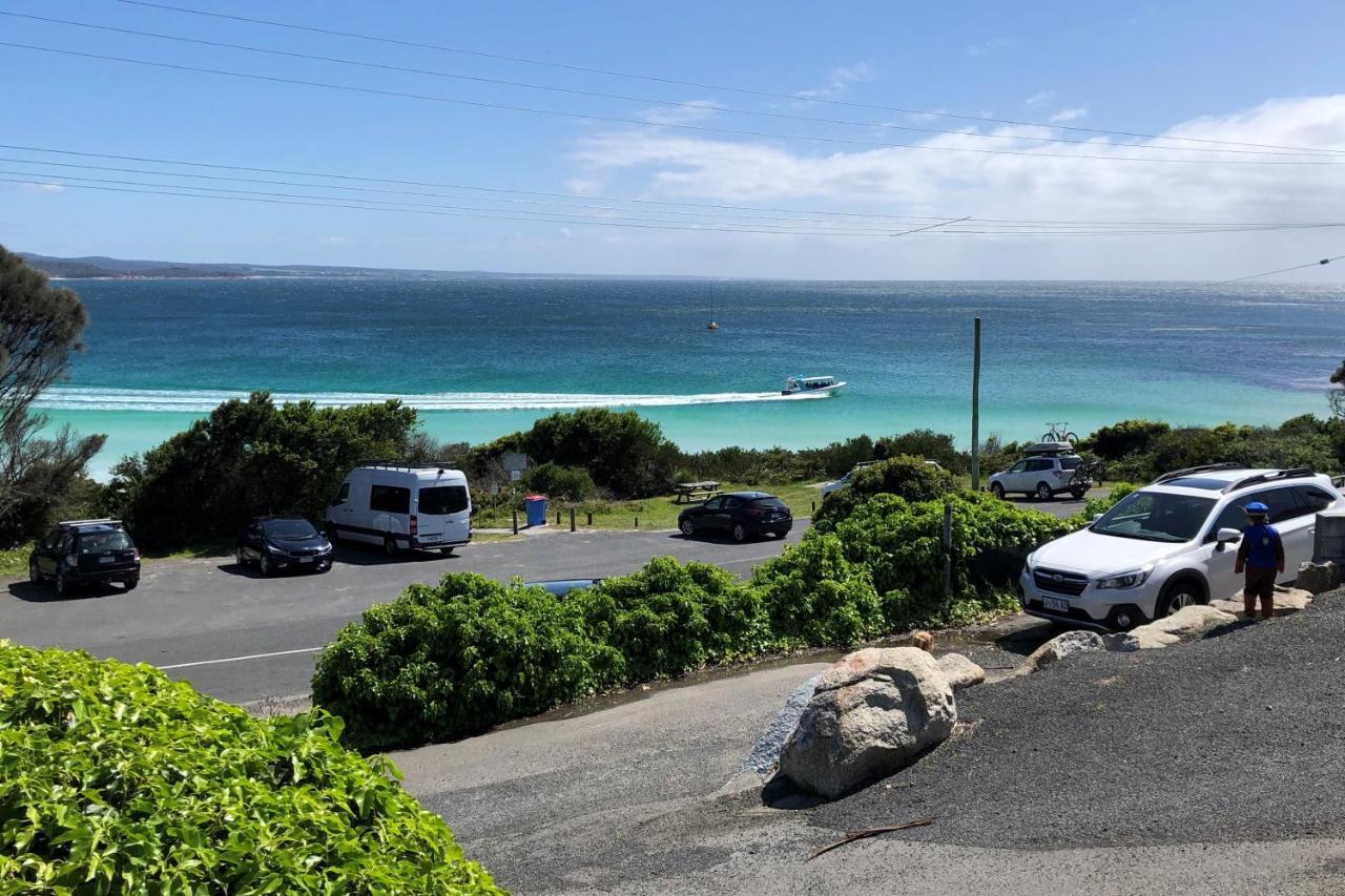 Binalong Beach Cottage Beachfront At Bay Of Fires Next To Restaurant Binalong Bay Exterior photo