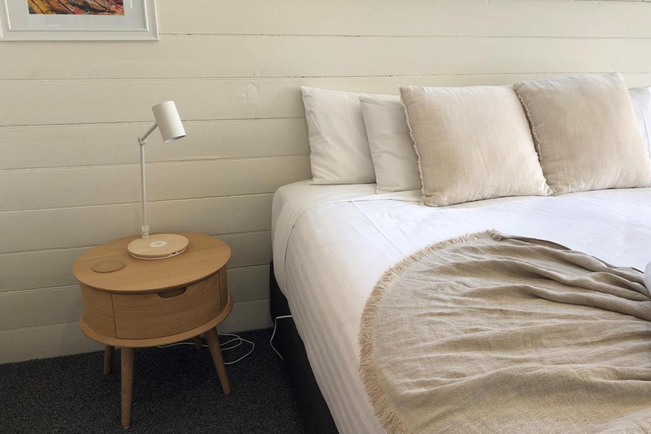 Binalong Beach Cottage Beachfront At Bay Of Fires Next To Restaurant Binalong Bay Exterior photo
