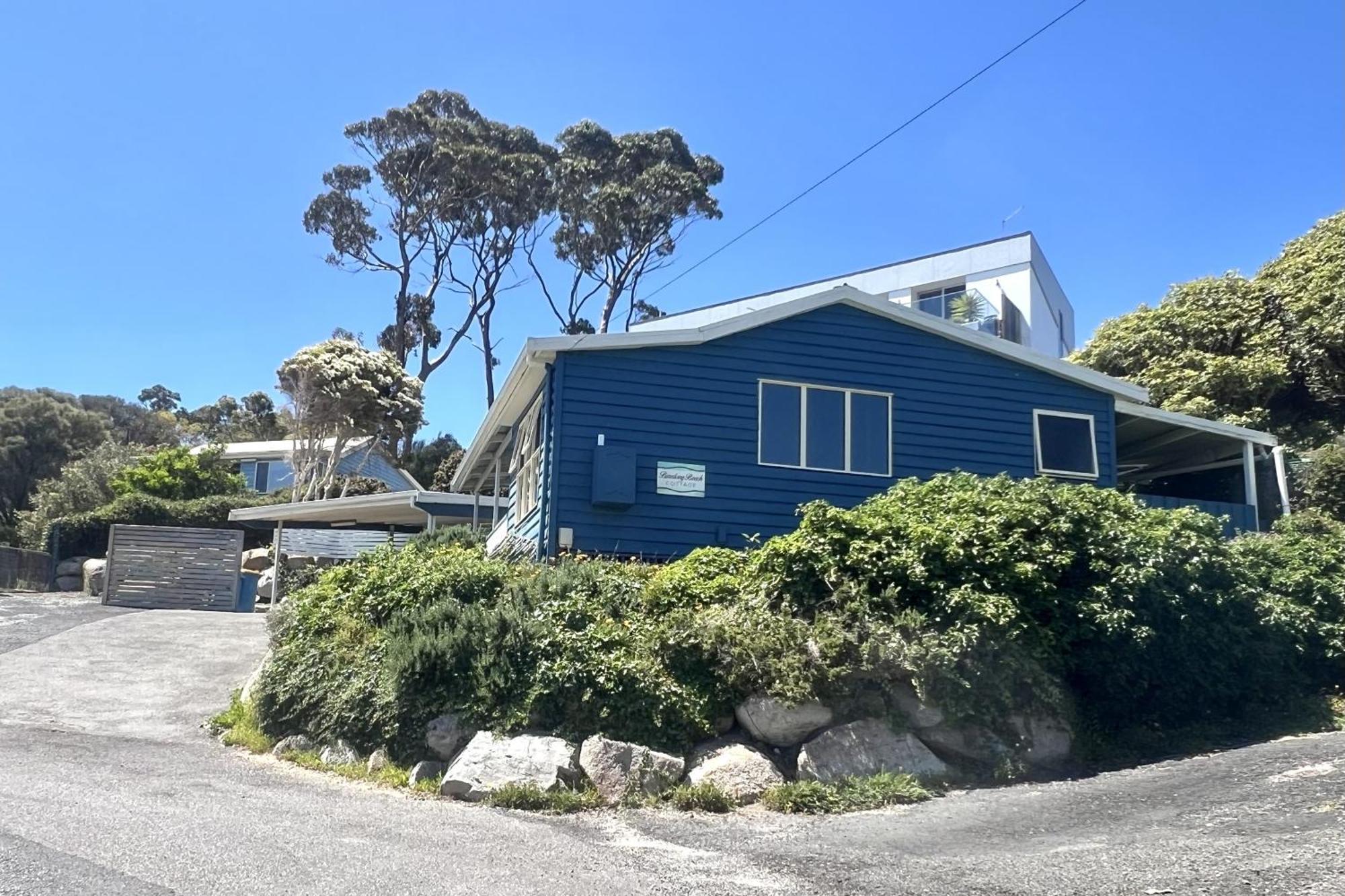 Binalong Beach Cottage Beachfront At Bay Of Fires Next To Restaurant Binalong Bay Exterior photo
